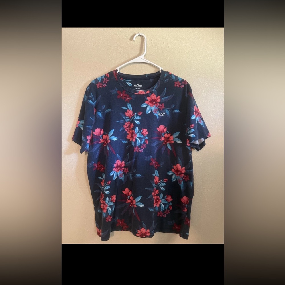 Hollister Red/Blue Floral Women’s T Shirt XL